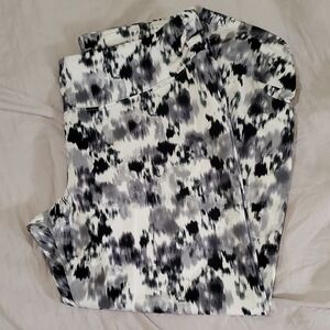 Kenzie Performance  Black/Gray/White Patterned Leggings sz L